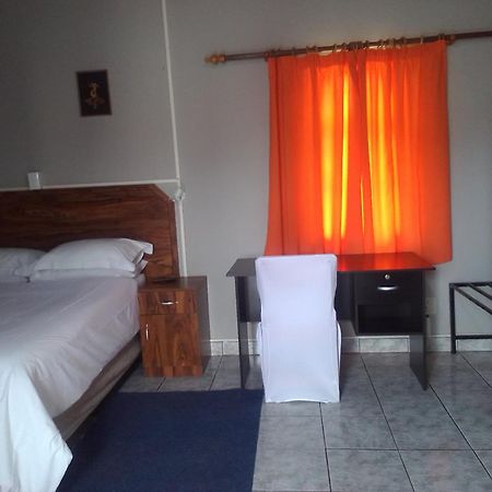 Feathers Inn Guest House 월브스베이 외부 사진