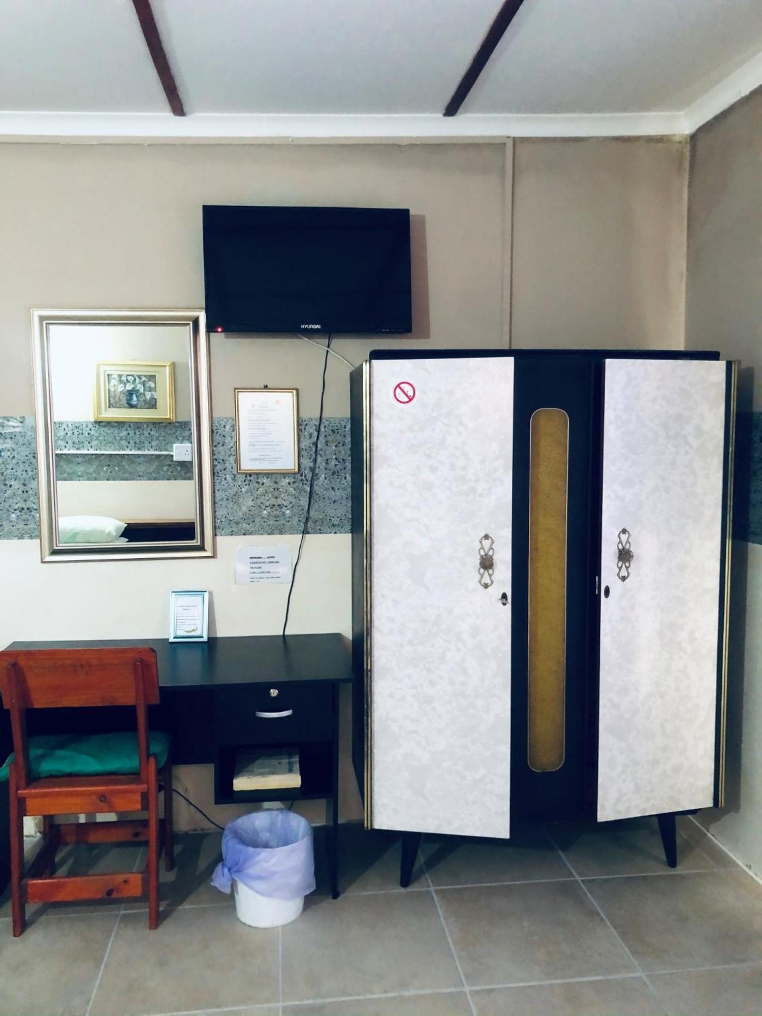 Feathers Inn Guest House 월브스베이 외부 사진